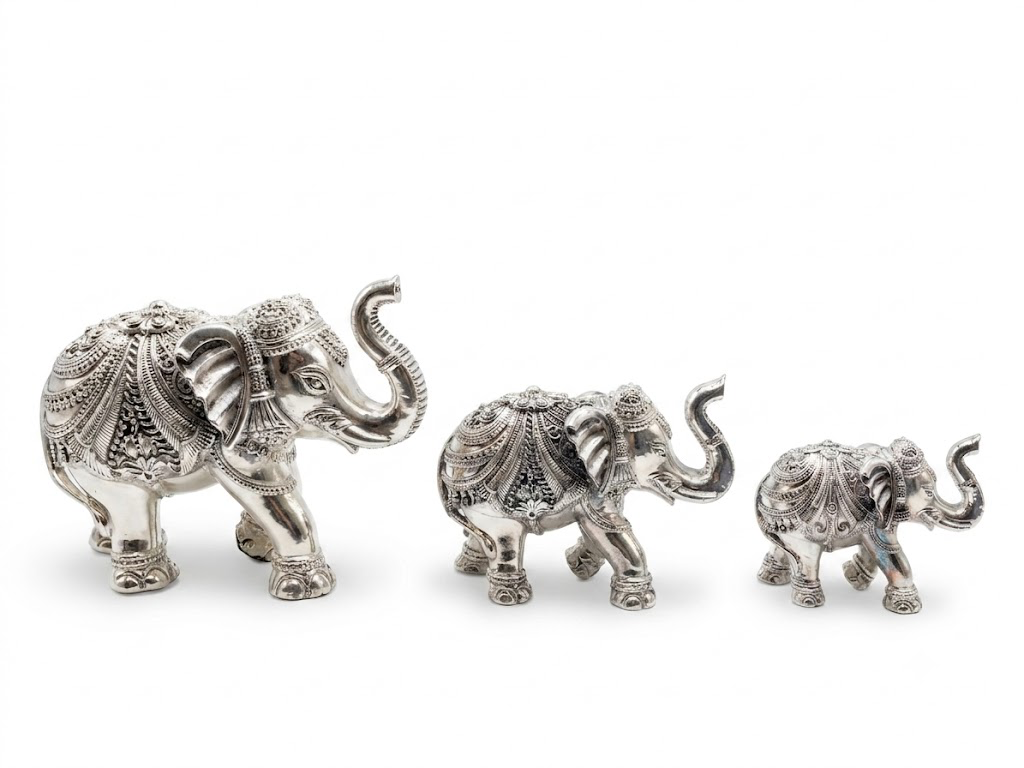 Silver Elephant Family Showpiece Set