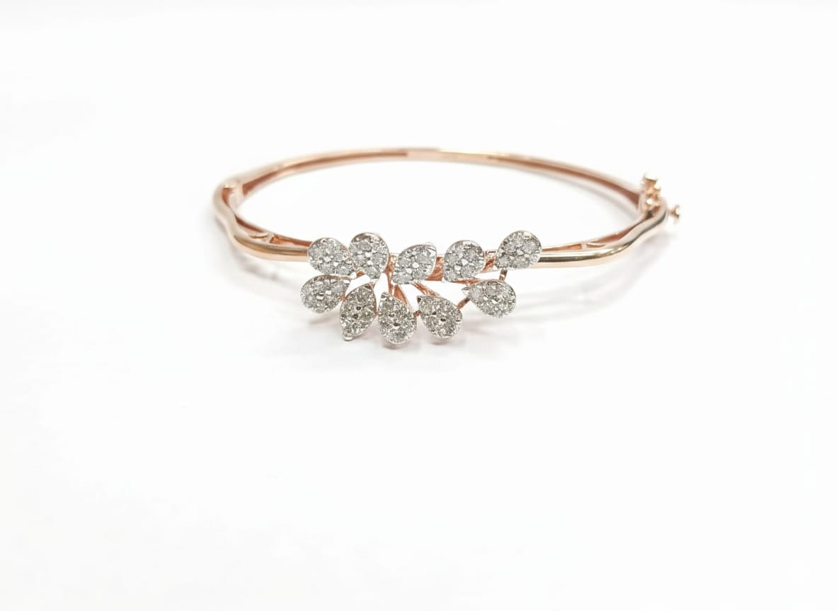Elegant Leaf Cluster Bracelet
